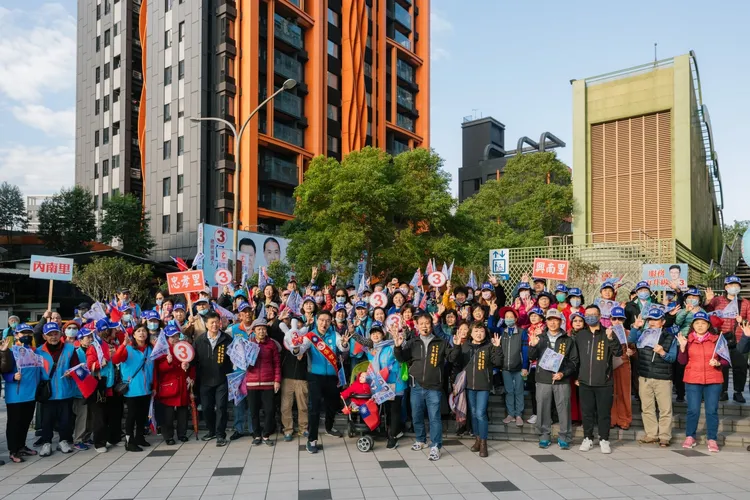 藍軍營造團結氣勢。張智倫競選總部提供