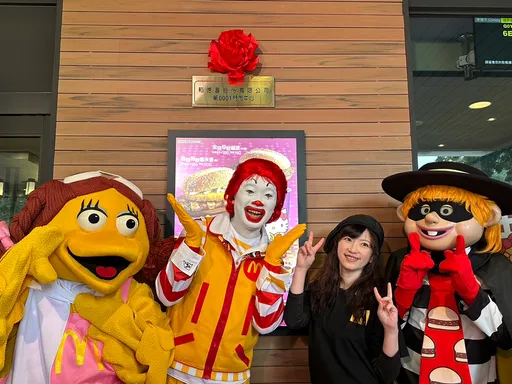 「童年回憶」大鳥姊姊、奶昔大哥全出籠!麥當勞40周年1/31限量馬克對杯上市