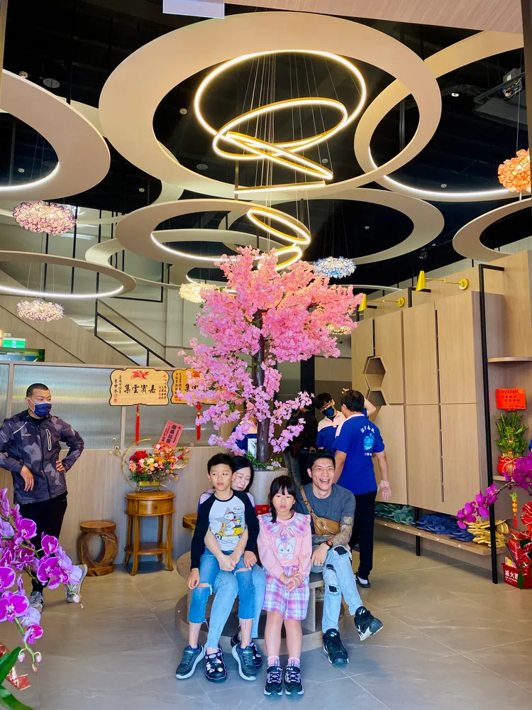 業者以時尚的網美咖啡廳為設計風格。王志弘攝