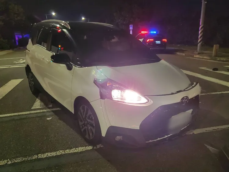 林女轎車。民眾提供