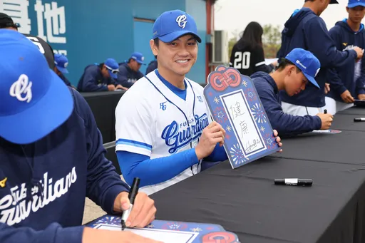 江少慶接任富邦悍將副隊長 對「可能隊友」張育成喊話