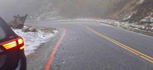 合歡山「雨夾冰霰」道路結冰 武嶺至合歡山莊須雪鏈