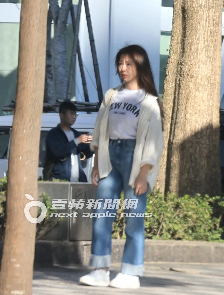 郭書瑤秀髮被風吹亂，依舊亮眼。特勤中心攝