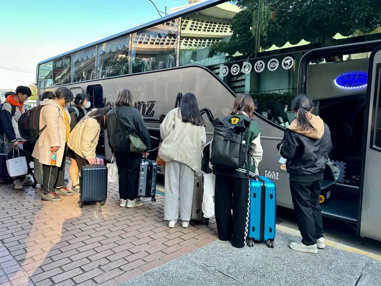 台灣青年民主協會發起「這次，我們不改天—— 2024 青年民主返鄉列車」，首班車今日下午發車。王良博攝