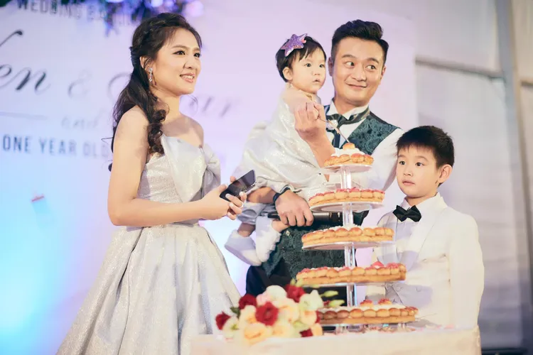 林佑星和老婆宴客，連女兒周歲宴一起辦。引自林佑星臉書