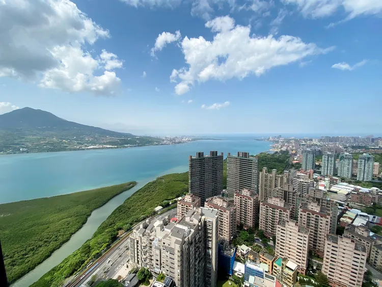 雙北地區中，千萬元以下房屋交易量以淡水區為最多，平均屋齡也是榜單中最年輕。永慶房產集團提供