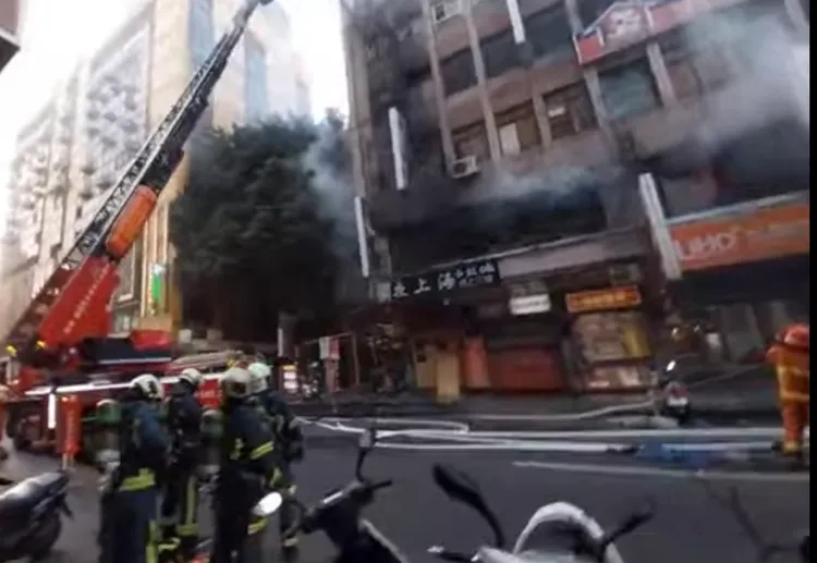 消防人員前往灌救。翻攝畫面