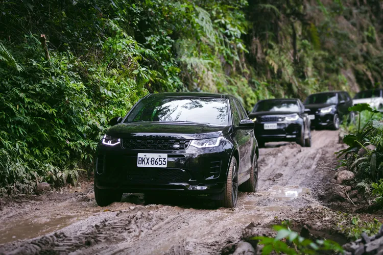 Discovery Sport全面標配Terrain Response 2第二代全地形反應系統與ATPC全地形行進控制系統，能輕鬆征服各種地貌。業者提供