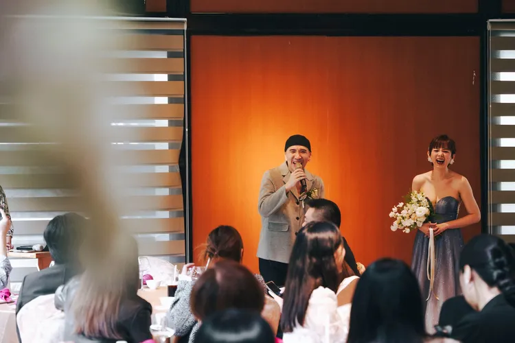 作家H和女友陳珮甄婚禮溫馨。翻攝作家H臉書