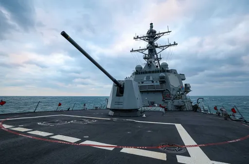 威嚇中國? 美國驅逐艦深夜穿越台灣海峽