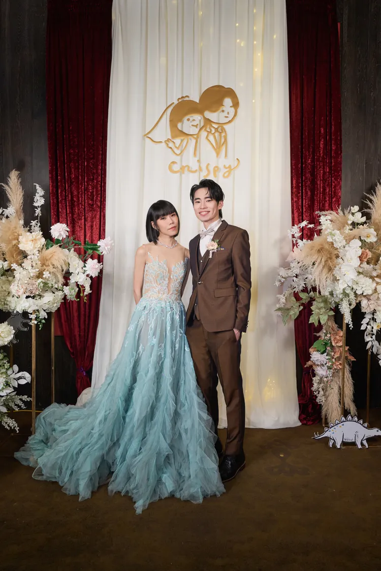 丁丁（左）連換多套婚紗。好多音樂提供