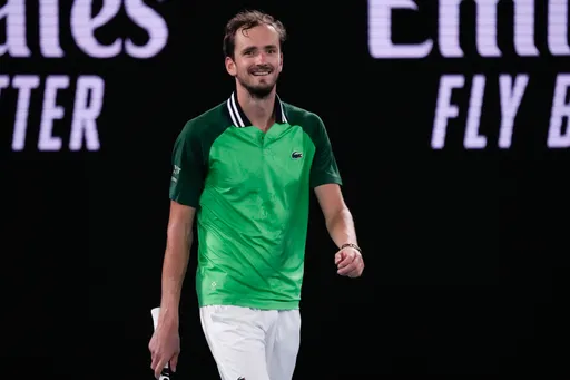 梅迪維夫和對手纏鬥到凌晨快4點 終於晉級澳網第3輪