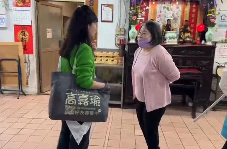 高嘉瑜和李彥秀母親對話。翻攝自高嘉瑜臉書