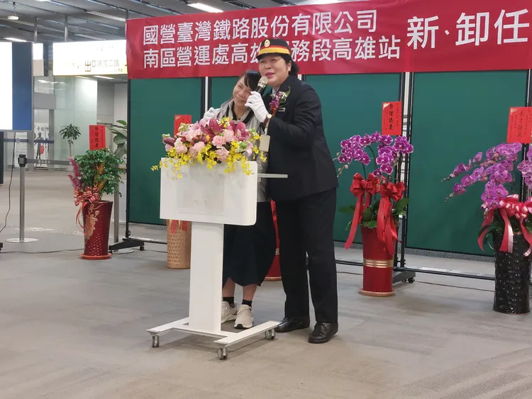 員工不捨上官慧珠退休，講到哽咽。凃建豐攝