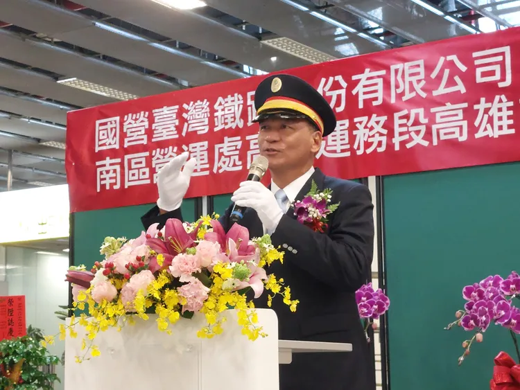 黃登瑞站長出身鐵路世家，父親由高雄港站站長退休。凃建豐攝