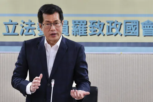 羅致政淫片再爆20部高清版!舔鮑、跳蛋樣樣來 他反胃急送檢調