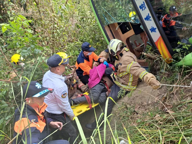 司機被救出時已無呼吸心跳。讀者提供