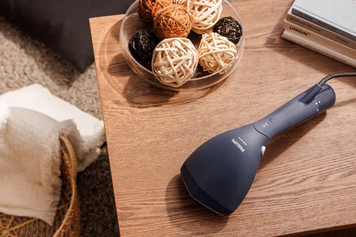 飛利浦頂級首款「真二合一手持掛燙機」  限量贈充電式除毛球機