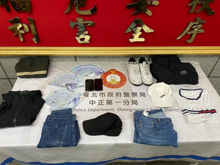 警方查扣證物。翻攝畫面