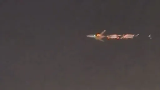 美國波音747-8貨機「空中噴火」　引擎故障緊急折返