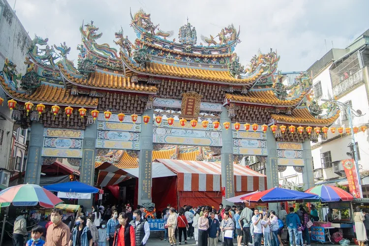 專案以散步的方式前往香火不斷、人潮絡繹不絕、且祈福求財超靈驗的德陽宮。業者提供