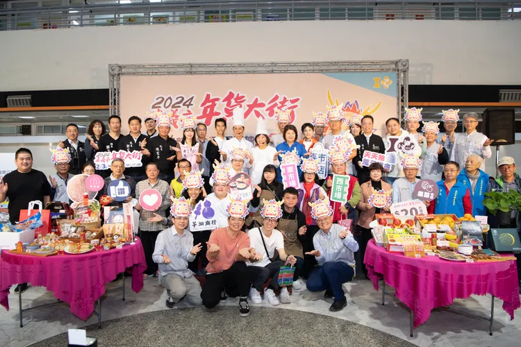 嘉市府舉辦年貨大街活動，集結50家以上的名店、攤商。嘉市府提供