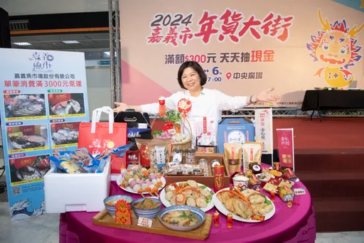 龍年來嘉!嘉市中央廣場變身年貨大街 逛個過癮還能好康雙重抽