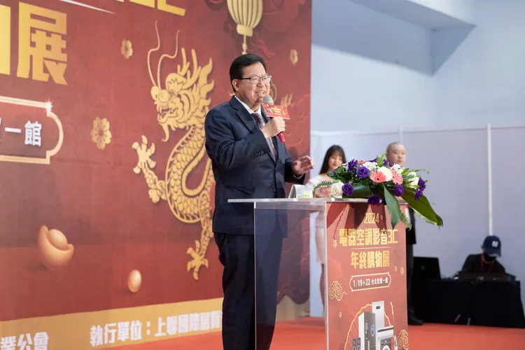 鄭文燦鼓勵民眾購買節能電器。總統府提供