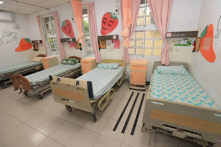 基隆市立醫院預留4床，協助緊急特殊個案安置需求。市府提供