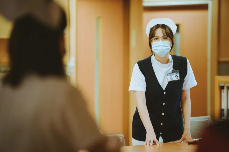 魏蔓飾10B護理站劉怡秀護理師。大愛提供