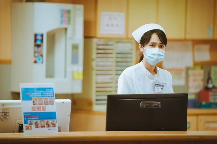 黃瀞怡(小薰)飾10B護理站蔡欣妤護理師。大愛提供