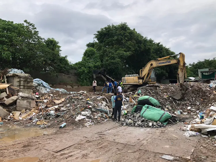 專案小組破獲以董姓男子為首的環保蟑螂集團，連同司機、地主、仲介等共查獲57人。雲檢提供