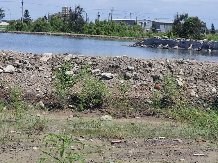 農地、魚塭、河川地、水利用地、交通用地、保安林地等，都難逃環保蟑螂毒手。雲檢提供