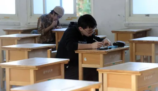 今學測首日考數A自然 用圍巾口罩暖暖包須配合檢查