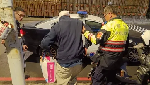 板橋的夜晚很暖! 新北議員攜手警消、里長安置受傷街友