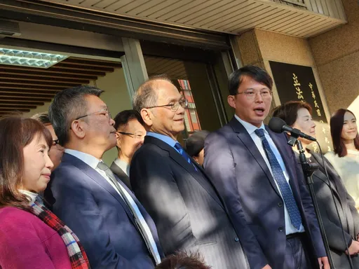 「游昌配」跟白黨團聊近一小時　黃國昌肯定他這點「開會討論後公布投票意向」