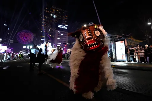 首尔封街敲钟　偶像助阵吸10万人倒数