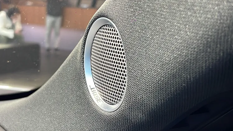 BOSE環繞音響附10支揚聲器也是全車系標配。林浩昇攝