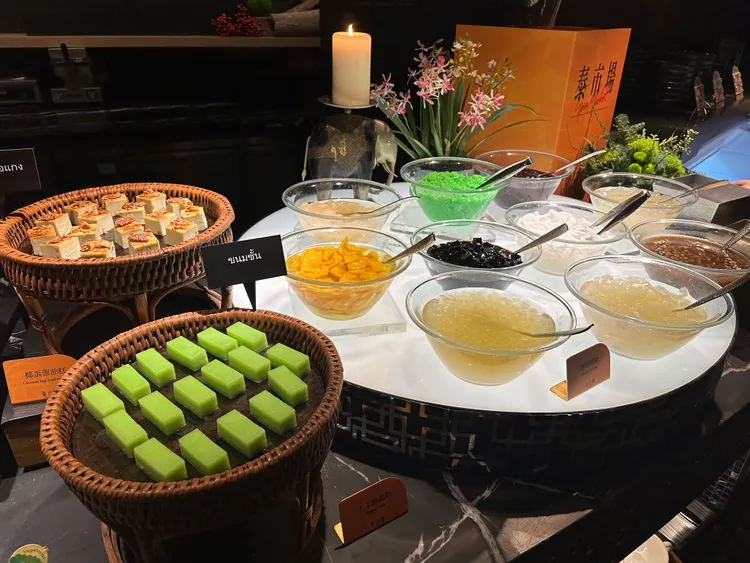 摩摩喳喳與娘惹糕等甜品。陳怡文攝