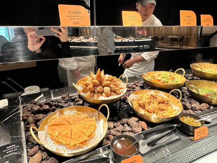 月亮蝦餅是最受歡迎的泰式料理。陳怡文攝