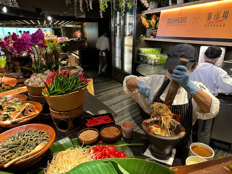 現場製作的青木瓜沙拉。陳怡文攝