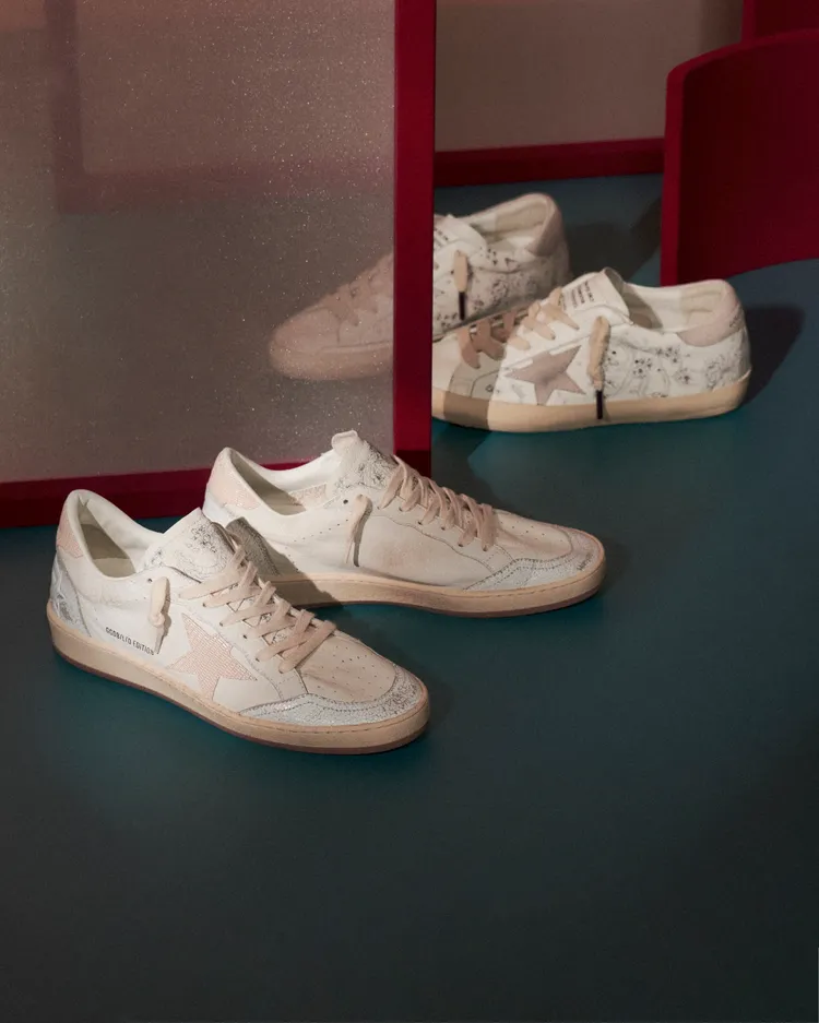 經典鞋款以中國龍、錦鯉、梅花等元素點綴。品牌提供