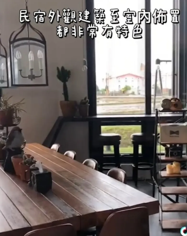 黑宅咖啡吃吃下午茶,稻田間落地窗光線非常充足,很適合拍張網美照。TikTok@roseforever1 提供