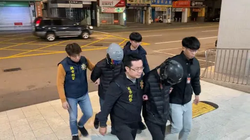 好「扯」片！狠拉孩子重摔還痛毆媽媽　兄弟檔動機讓人硬了