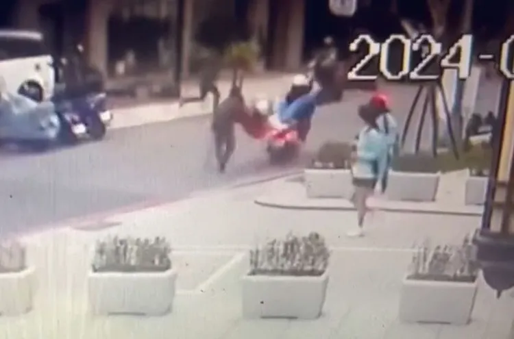 王姓弟弟拉下女兒。翻攝臉書大內壢生活分享