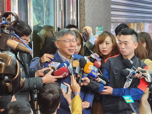 高中「小草」挺柯文哲！家長痛批邪教進入校園　他喊冤：反串害我們的