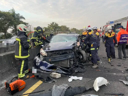 國道轎車逆向飆撞！肇事車主身亡　波及3車共1死3傷