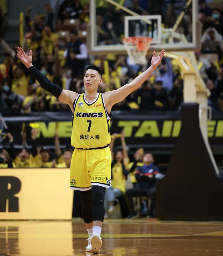 林書豪投進致勝3分球。國王