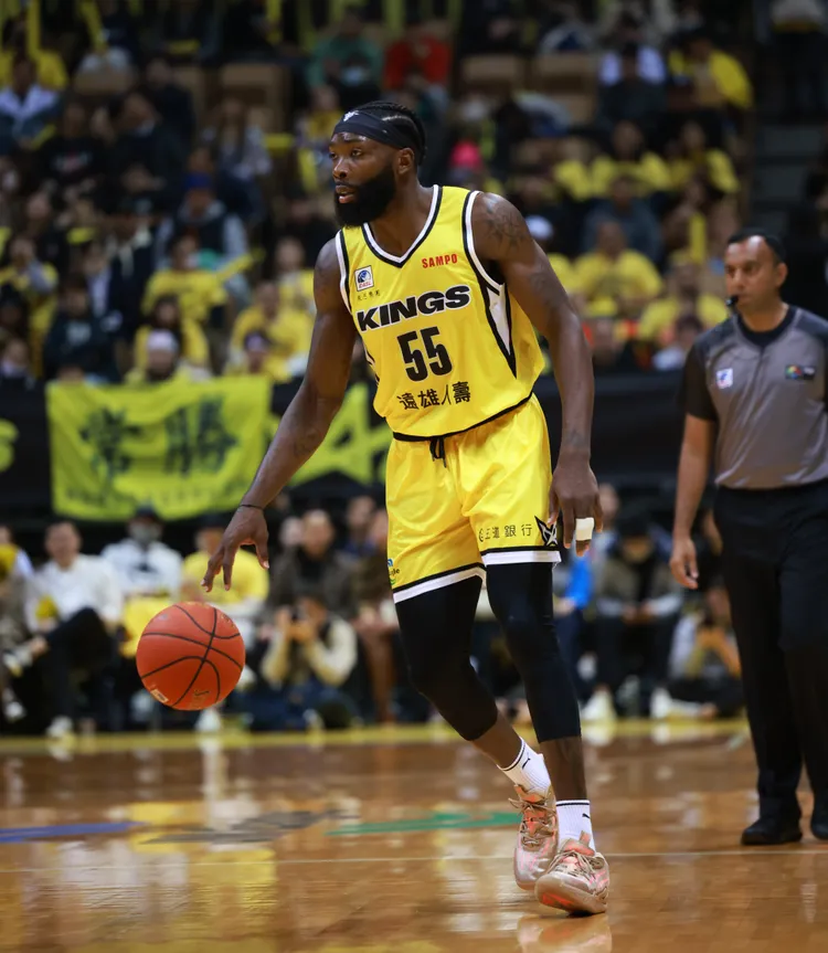 曼尼高攻下16分。國王