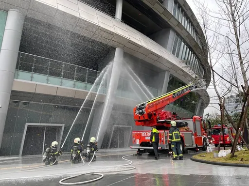大巨蛋逃生不馬虎　消防局出動21車170人救災演練